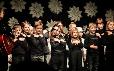 Weihnachtsglanz im Schulhof